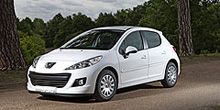 Второе поколение Citroen C3, как и первое, делит платформу с "коллегой" по альянсу PSA – Peugeot 207. На этой же "тележке" построен и компактвэн C3 Picasso.  При этом, новый "Цэ-три" длиннее прежней модели на 118 миллиметров (его длина - 3941 миллиметр), но колесная база при этом увеличилась всего на 15 миллиметров (2466 миллиметров).